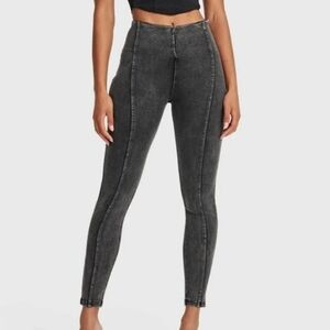 FREDDYS HIGH WAISTED SKINNY JEANS SIZE SMALL GREAT CONDITION 🍑